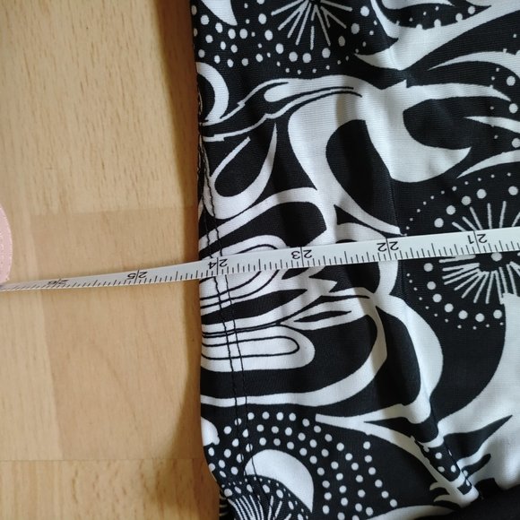 Reitmans Black and White Pattern Shirt - Size Small - Picture 7 of 10